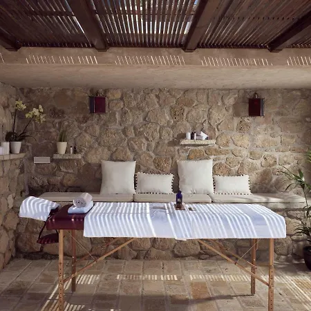 Golden July Luxury Акротири
