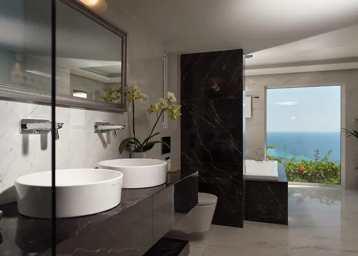 Golden July Luxury Villa *