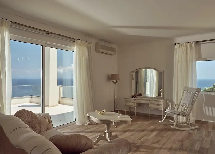 Golden July Luxury * Ακρωτήρι